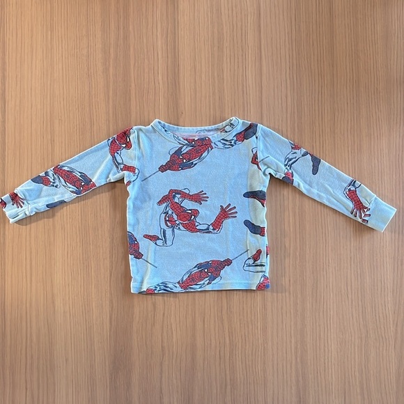 Marvel, 2-sets of Spider pajamas, size 4T, but it runs smaller - Picture 5 of 14